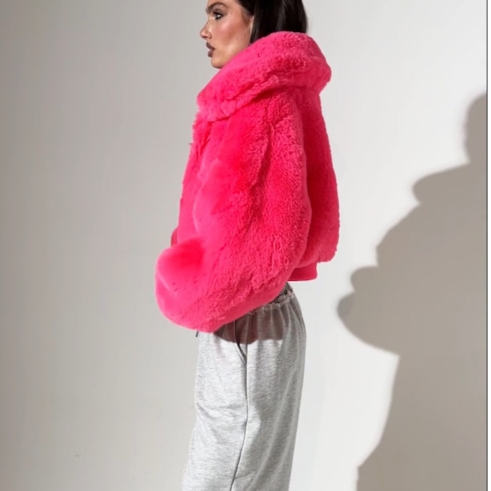 AKIRA NWT FAUX FUR BOMBER IN HOT PINK 💕Size M - Picture 4 of 15